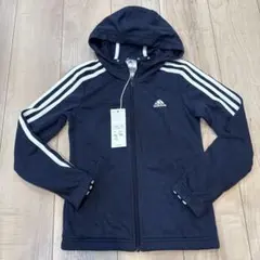 新品未使用　adidas フード付きパーカー 140センチ ネイビー