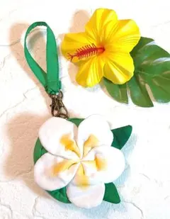 ✨ハワイアンキルト✨　プルメリア　丸型ポーチ(プティ)