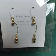 新品美品 ゴールドボールデザインピアス