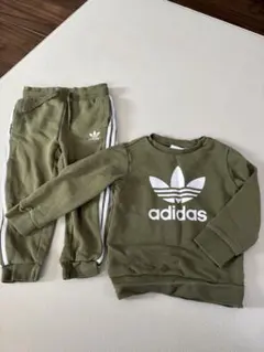 adidas カーキ　100cm セットアップ