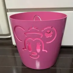 ピンクのキャラクターランドリーバスケット