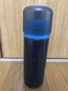 BRITA 水筒 ブラックと青のサムネイル
