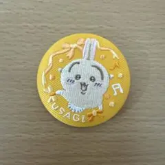 ちいかわ うさぎ 刺繍缶バッチ - メルカリ