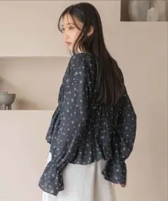 LOWRYS FARM ヨウリュウシャーリングショートブラウス 花柄