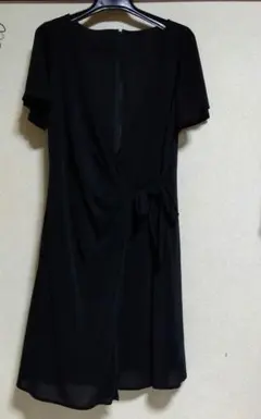 黒 半袖 ラップワンピースのサムネイル