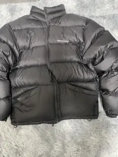 黒いダウンジャケット