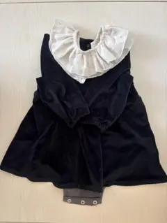 petit main 黒 フリル付きロンパース