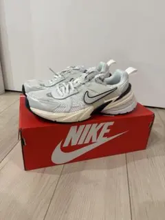 NIKE スニーカー　WMNS V2K R 25cm