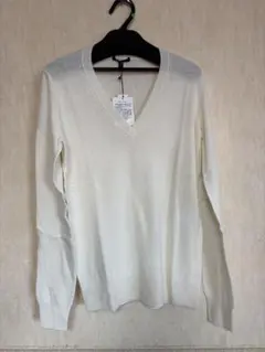 theoryオフホワイトVネック 長袖ニット新品タグ付き