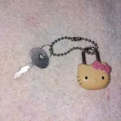 ハローキティ ロック型キーホルダー 鍵付き