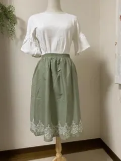 アースミュージックアンドエコロジー 刺繍ギャザースカート F カーキ 綿100のサムネイル