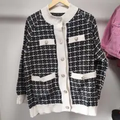 黒と白のチェック柄カーディガン