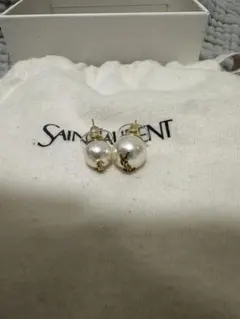 Saint Laurent パールピアス ゴールドのサムネイル