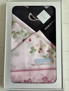 WEDGWOOD ストロベリー柄　NINA RICCI ハンカチ2枚セット