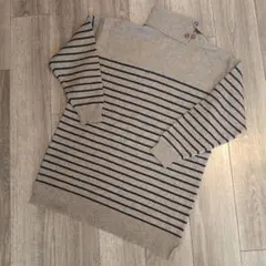 ストライプ柄ボタン付きハイネックセーター