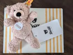 ✳️フェイラー　Steiff テディベアチャームとハンカチセット FEILER MAGAZINE 詳細 | フェイラー(FEILER)オフィシャル