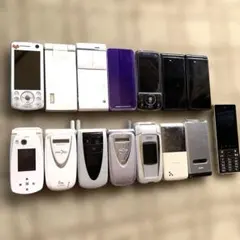 Junk items: 15 old flip phones (feature phones) for sale (no demo units).