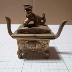 【アンティーク】金属製　四角形　醤油さし／急須／茶器　レリーフ装飾 アンティーク】金属製 四角形 醤油さし／急須／茶器 レリーフ装飾