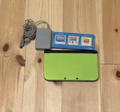 New Nintendo 3DS LL グリーン 充電器付き 複数のカセット付き