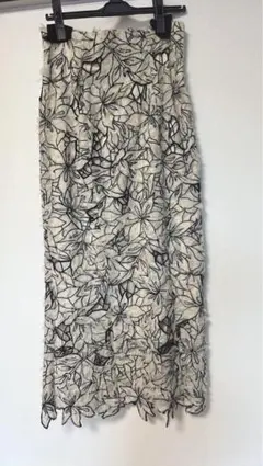 SNIDEL カッティングレースタイトスカート