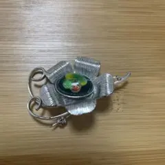 お値下げ　花の形状 シルバーブローチ カラフル装飾