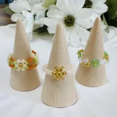 フラワービーズリング　ハンドメイドアクセサリー　オレンジ　緑　ゴールド