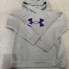 UNDER ARMOUR グレー フード付きパーカー　140 裏起毛