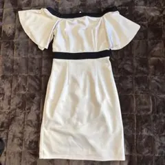 オフショルダーホワイトブラックドレス