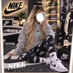NIKE首元やや汚れ目立たない程度 珍しいデザイン激かわ！