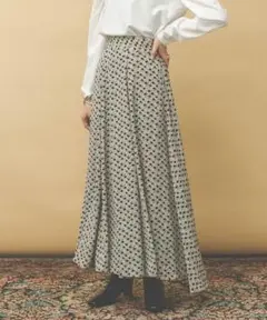 【ほぼ新品】アーバンリサーチ★フラワーフレアスカート