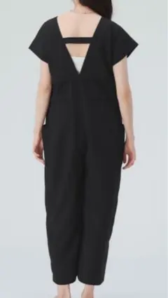 BEAMS Vネック サロペット オールインワン ブラックのサムネイル
