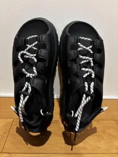 UGG W GOLDENGLOW TOGGLE 厚底サンダル　25 ブラック