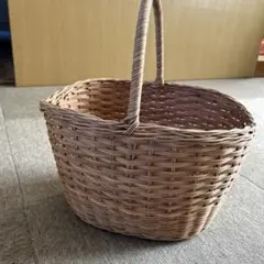 こちらはとてもしっかりとした良品　買い物籠です。