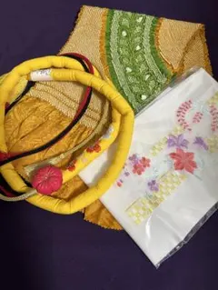 レトロモダン　花飾り付き振袖用帯締め　丸ぐけ　花模様半襟・総絞り帯揚げセット
