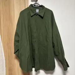 オリーブグリーン 長袖シャツ フロントポケット付き