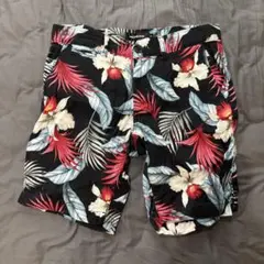 フローラル柄ショートパンツ 黒赤白のサムネイル