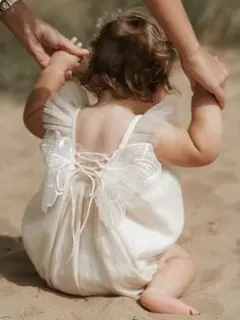 フリル付きクリーム色　ベビードレス　80cm　1歳バースデー