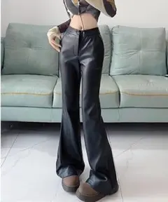 .KOM ドットケーオーエム フェイクレザー フレアパンツ