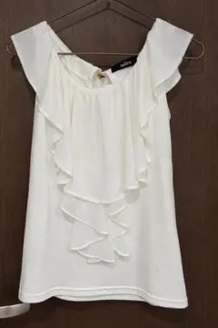 サリア フリル付きノースリーブトップス