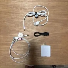 USBケーブル（Lightning端子×1本、micro USB×2本）