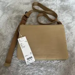 UNIQLO U パデッドミニショルダーバッグ+ 新品未使用品　ベージュ