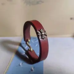 新品未使用 クロス ブラウンレザーフラワーモチーフバングル