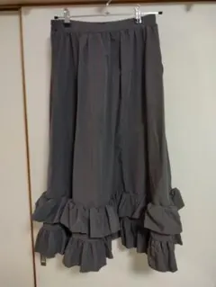 【新品未使用】Yui Minakataさんのグレーのフレアースカートのサムネイル