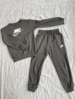 キッズ　スポーツウェア　ジャージ　セットアップ