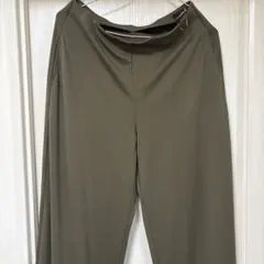 ユニクロ　 クレープジャージーストレートパンツ　カーキ　Lサイズ　２５まで！