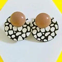 ラウンド型モノトーンイヤリング