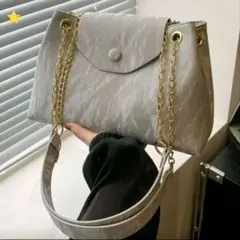 グレーショルダーバッグ　カジュアル　エレガント　個性的　シンプル　コンパクト