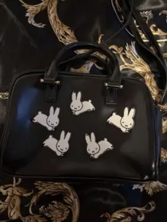 ウサギプリント ブラックショルダーバッグ