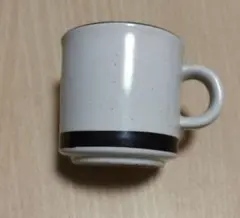 ホワイト 陶器製 小型カップ ストライプデザイン