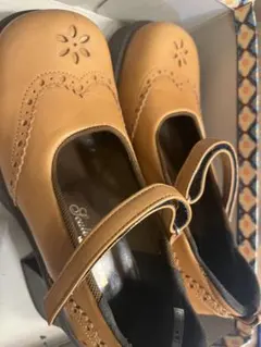 ブラウン メリージェーンスタイル 靴 高めヒール